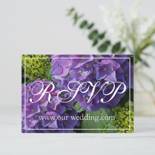 Paarse blauwe periwinkle hydrangeas rsvp save the date (Staand voorkant)
