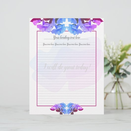 Paarse blauwe trompetbloemen met letterhead briefhoofd (Staand voorkant)