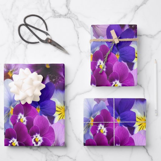 Paarse Blauwe Witte Viooltje Bloemengebinde Verjaa Inpakpapier Vel (Voorkant)