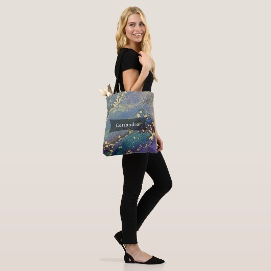 Paarse, Blauwgroen en gouden Abstracte Vloeibare K Tote Bag (Op model)