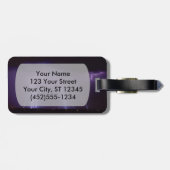 Paarse bliksem in een nachtwoestijn-dun Storm Bagagelabel (Achterkant horizontaal)