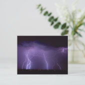 Paarse bliksem in een nachtwoestijn-dun Storm Briefkaart (Staand voorkant)