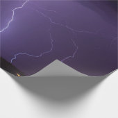Paarse bliksem in een nachtwoestijn-dun Storm Cadeaupapier (Hoek)