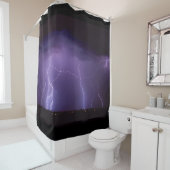 Paarse bliksem in een nachtwoestijn-dun Storm Douchegordijn (In situ)