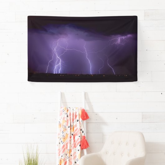 Paarse bliksem in een nachtwoestijn-dun Storm Spandoek (Insitu)