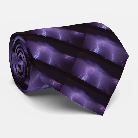 Paarse bliksem in een nachtwoestijn-dun Storm Stropdas (Opgerold)