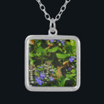 Paarse Bloem en Bumble Bee Zilver Vergulden Ketting<br><div class="desc">Paarse bijenbalmploesbloem en gele en zwarte borstelbijen Foto van Sandy Closs,  genomen op het paars van het Arrowidemeer,  "bijenbalm",  bloem,  bloemen,  bloem,  veer,  kersen,  kersen,  tuin,  bruiloft,  bruiloften;</div>