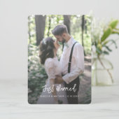 Paarse Bloem Just Married Script Trouwfoto Feestdagenkaart (Staand voorkant)