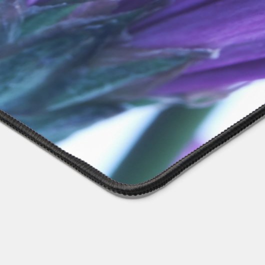 Paarse bloemblaadjes gepersonaliseerde bureaumat (Hoek)