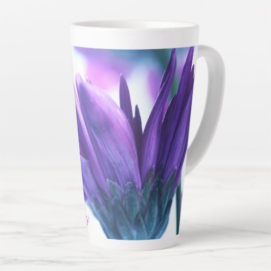 Paarse bloemblaadjes gezegende dag latte Mok (Rechterhoek)