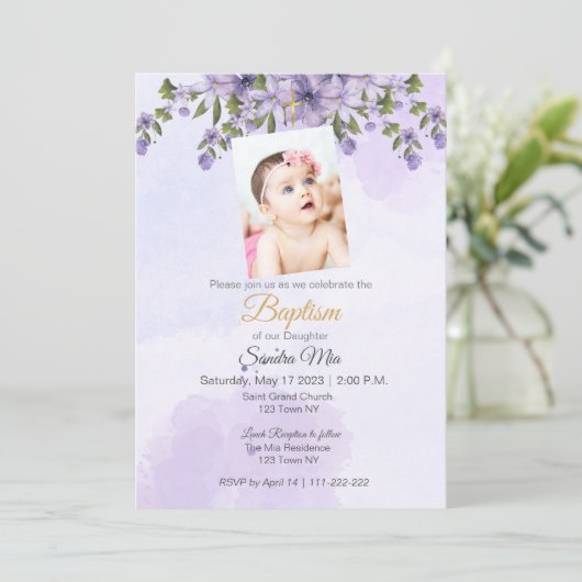 Paarse bloemdoopuitnodiging kaart (Staand voorkant)