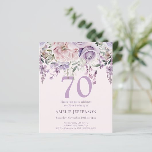 Paarse Bloemen 70e Budget Verjaardagsuitnodiging (Staand voorkant)