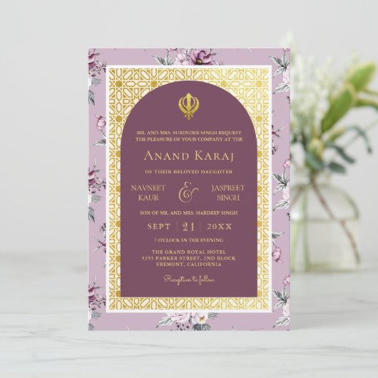 Paarse Bloemen Anand Karaj Punjabi Sikh Bruiloft Kaart (Staand voorkant)