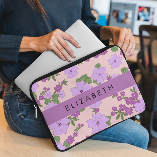 Paarse bloemen, bloemenpatroon, Jouw naam Laptop Sleeve (Creator heeft geüpload)