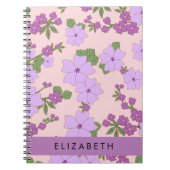 Paarse bloemen, bloemenpatroon, Jouw naam Notitieboek (Voorkant)
