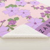 Paarse bloemen, bloemenpatroon, Jouw naam Sherpa Deken (3/4)