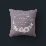 Paarse Bloemen Bruids Bruiloft Paar Kussen<br><div class="desc">Elegante en chique blos paarse bloemen creëer een prachtige krans. Het lijst de namen en trouwdatum van het bruidspaar. De pasgetrouwden zullen graag deze mooie herinnering aan hun speciale dag gebruiken. Dit gepersonaliseerde trouwkussen is onderdeel van het Blush Violet collectie. Het bevat veel cadeau-ideeën voor de pasgetrouwden, bruidsfeest of om...</div>