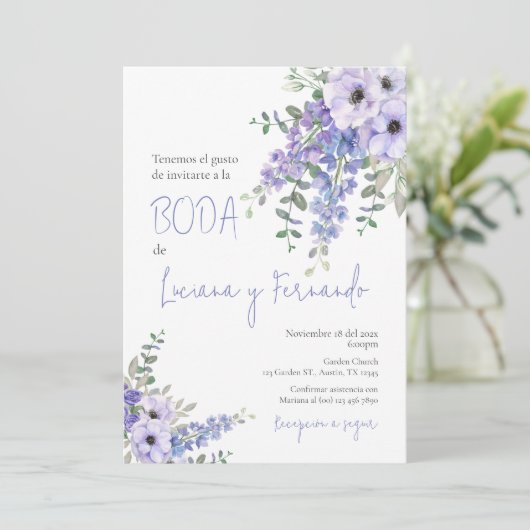 Paarse Bloemen bruiloft uitnodiging in het Spaans (Staand voorkant)