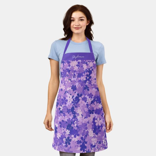 Paarse Bloemen Elegant Violet Bloesempatroon Schort (Gedragen)