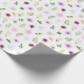 Paarse bloemen en gebladerte patroon cadeaupapier (Hoek)