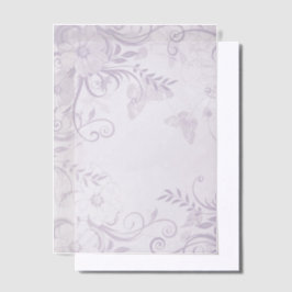 Paarse bloemen en swirls vellum uitnodigingen