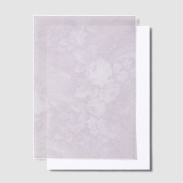 Paarse bloemen en swirls vellum uitnodigingen
