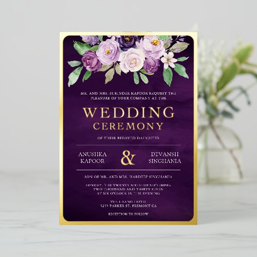 Paarse Bloemen Foto Indiase bruiloft goud Folie Uitnodiging (Staand Voorkant)