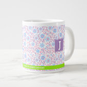 Paarse Bloemen Gepersonaliseerde Naam & Monogram Grote Koffiekop (Voorkant rechts)