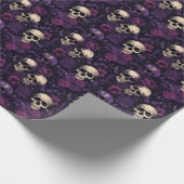 Paarse Bloemen Gothic Schedel Halloween Cadeaupapier (Hoek)