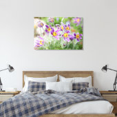 Paarse bloemen in de zon canvas afdruk (Insitu (Slaapkamer))