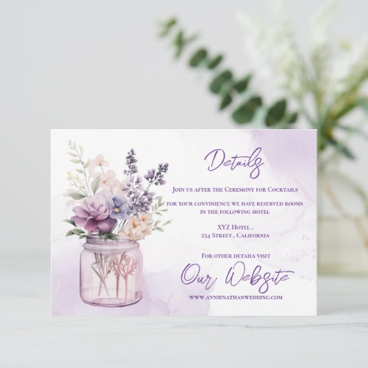 Paarse bloemen in Mason Jar Bloemen bruiloft detai Informatiekaartje (Staand voorkant)