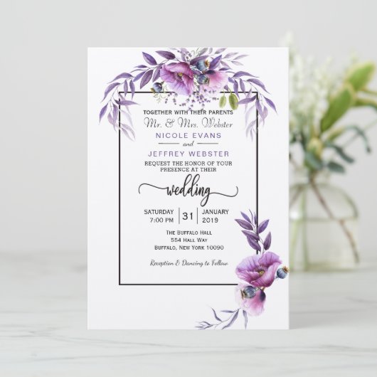 Paarse bloemen land bruiloft uitnodiging (Staand voorkant)