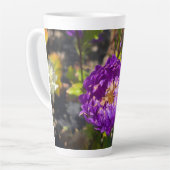 Paarse bloemen latte mok (Linkerhoek)