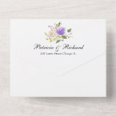 Paarse Bloemen Monogram Elegante Huwelijk All In One Uitnodiging (Achterkant)