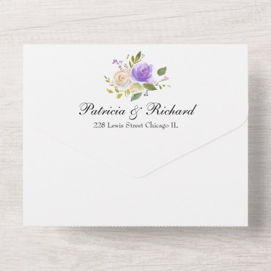 Paarse Bloemen Monogram Elegante Huwelijk All In One Uitnodiging (Achterkant)