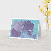 Paarse bloemen op blauwe achtergrond notitiekaart (Gele Bloem)