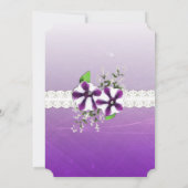 Paarse Bloemen Petunia's Kant Bruiloft Uitnodiging (Achterkant)