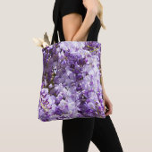 Paarse bloemenbloem met bloesem tote bag (Dichtbij)