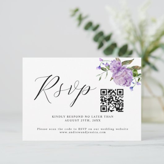 Paarse Bloemenbruiloft QR Code RSVP-kaart RSVP Kaartje (Staand voorkant)