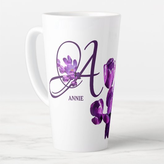 Paarse bloemenmonogram Annie naam aanpasbare hot Latte Mok (Linkerhoek)