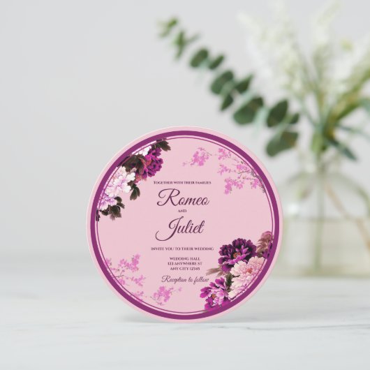 Paarse Bloemenring Huwelijksuitnodiging Kaart (Staand voorkant)