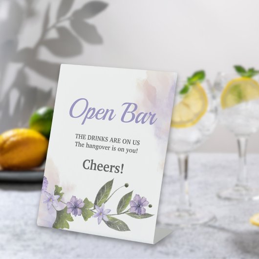Paarse bloementuin bruiloft open bar reclamebord met voetstuk