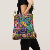  paarse bloemenzwart patroonmonogram tote bag (Dichtbij)