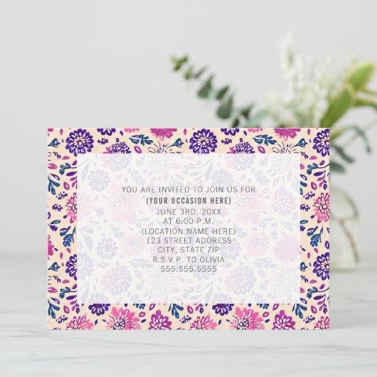 Paarse bloemige allround feest decoratie kaart (Staand voorkant)