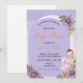 Paarse bloemige babyshower uitnodigingen. kaart