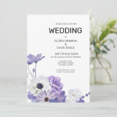 Paarse bloemige elegante bruiloft uitnodiging (Staand voorkant)