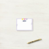 Paarse bloemige plakbriefjes post-it® notes (Op bureau)