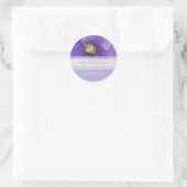 Paarse Bloemige "Save The Date"-Sticker Ronde Sticker (Tas)