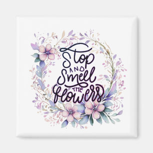Paarse bloemige stop en ruik aan de bloemen magneet
