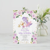 Paarse bloemige theepartij dinosaurus 3e verjaarda kaart (Staand voorkant)